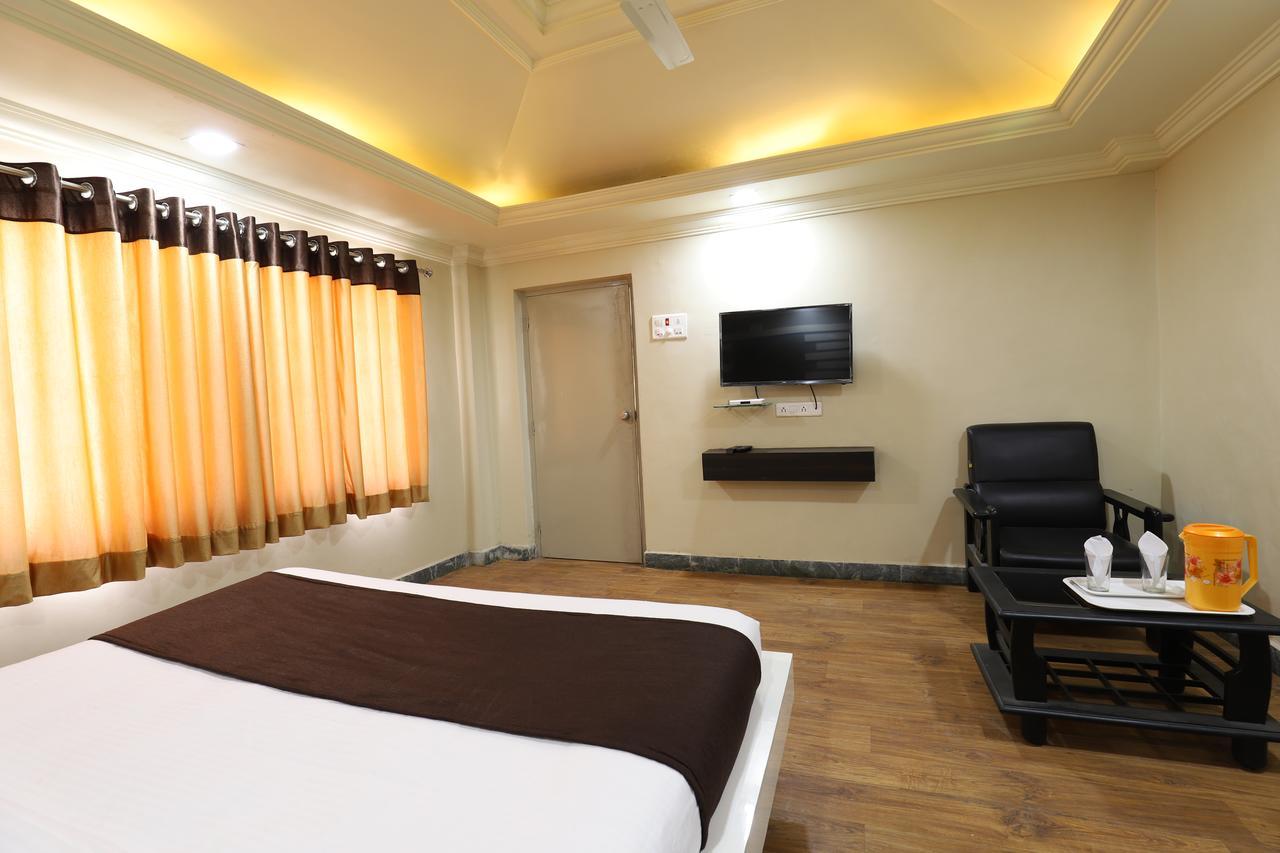 Hotel Loyal Residency Jāmnagar Exteriér fotografie