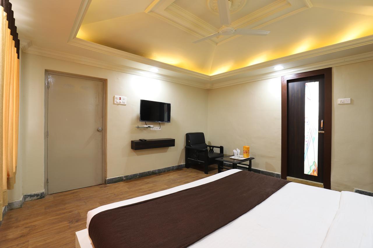 Hotel Loyal Residency Jāmnagar Exteriér fotografie