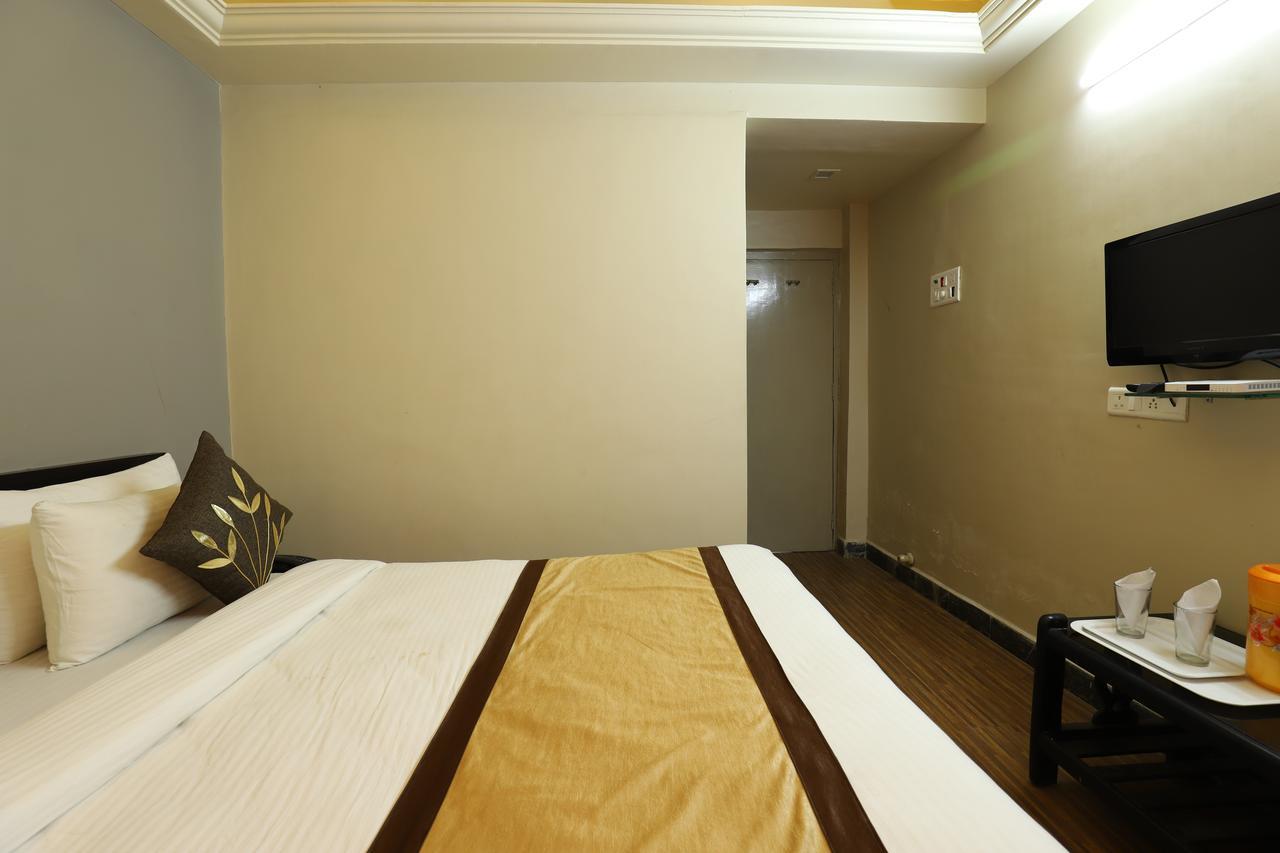 Hotel Loyal Residency Jāmnagar Exteriér fotografie